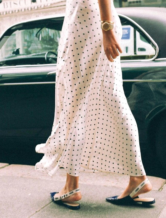 Cet automne, les pois noirs sur fond blanc se font plus tendances que leurs confr�res blancs sur fond noir