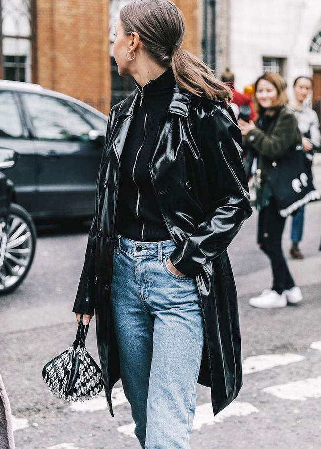 Trench cir� noir + pull zipp� r�glisse = le bon mix