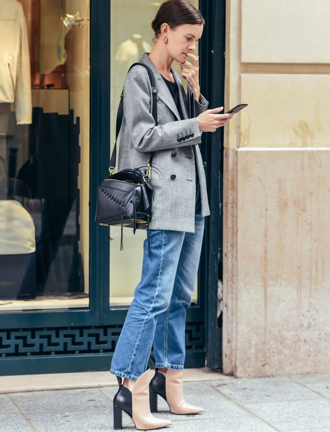 Rien de tel qu'une paire de boots de caract�re pour twister le look jean/blazer � carreaux !