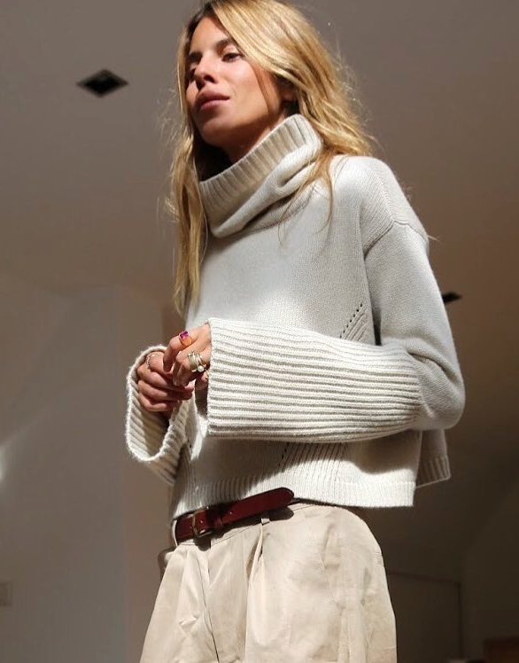 Oui aux pulls larges l�g�rement courts permettant de structurer la silhouette !