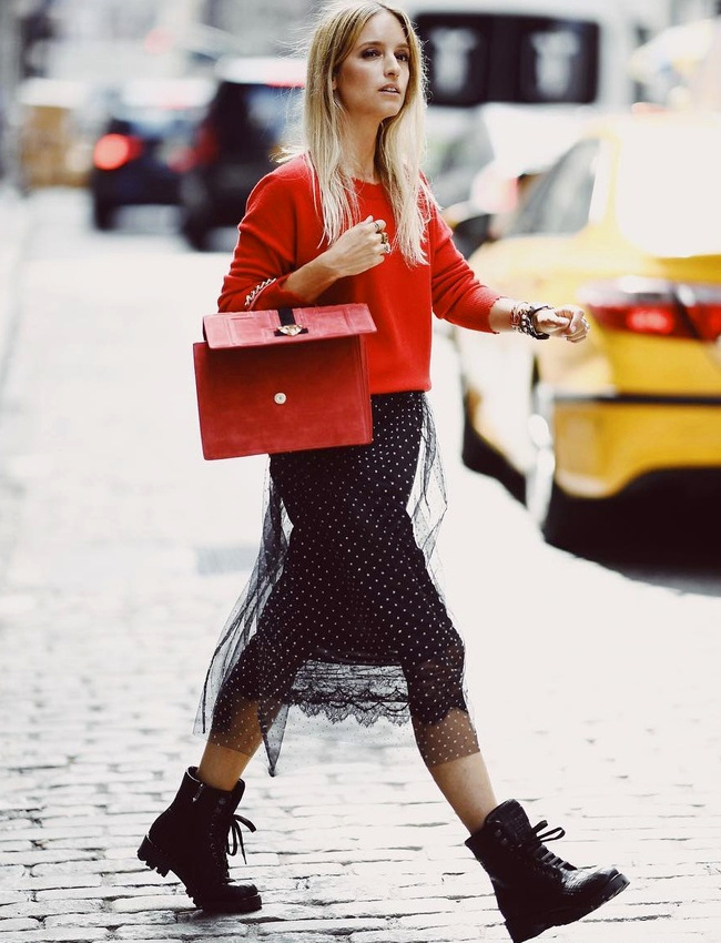 Rien de tel qu'une paire de rangers pour twister une jupe midi esprit lingerie !