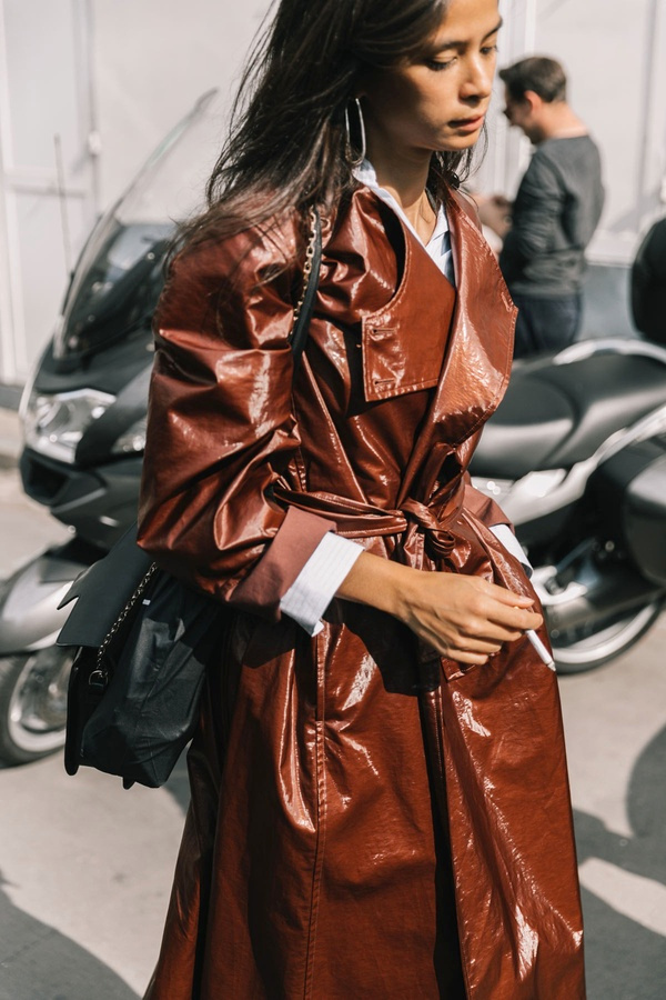 Le trench marron glac�, une alternative gourmande � son homologue camel !