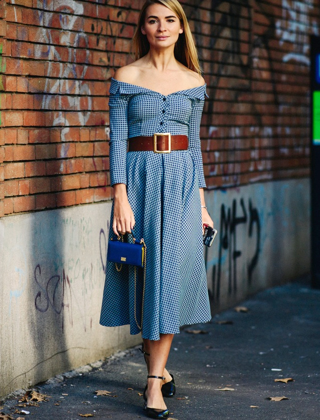 Rien de tel qu'une large ceinture pour twister une jolie robe r�tro !