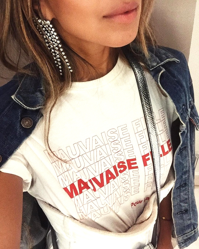 Le tee-shirt � message n'en finit pas de s�duire les modeuses...