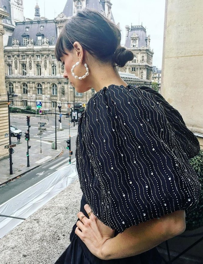 Chignon imparfait + tenue de soir�e = le bon mix