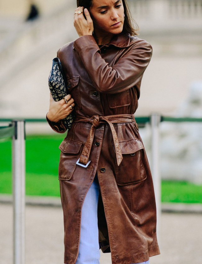 Wanted : un trench en cuir chocolat patin� par le temps