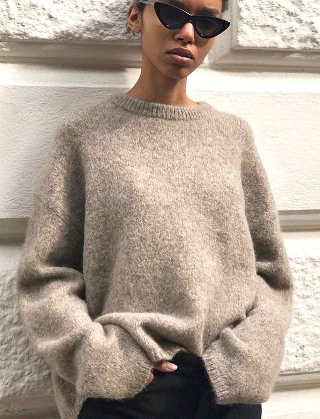 M�lant �paules tombantes et manches l�g�rement trop longues, le pull-over de l'automne continue � miser sur le XL