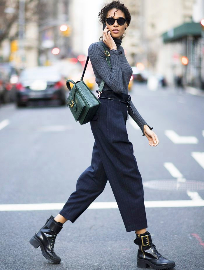 Top moulant + pantalon large 7/8 = le bon mix