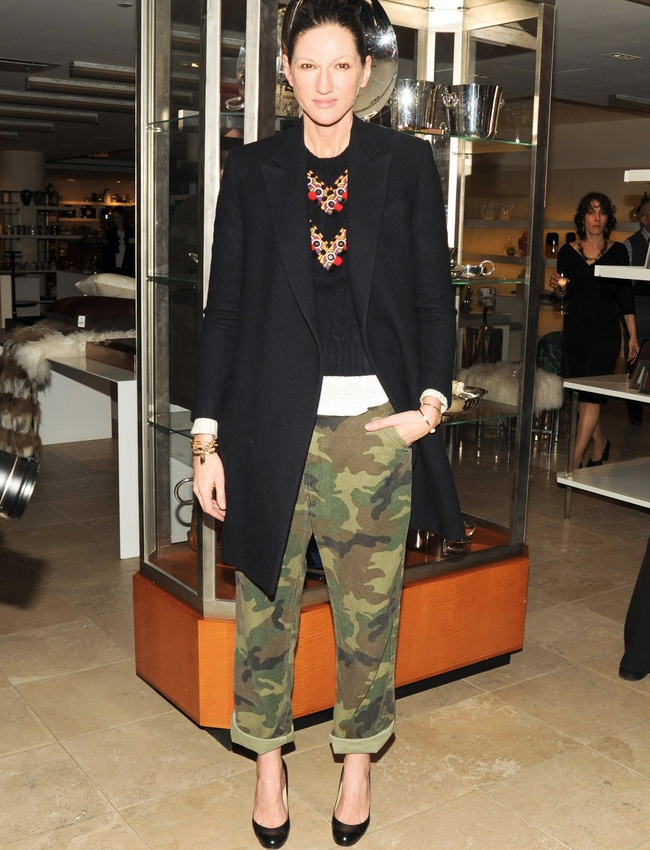 Rien de tel qu'un pantalon camouflage pour twister une tenue de soir�e !