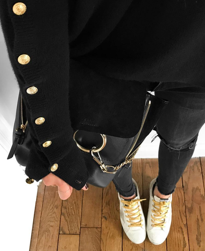 Rien de tel qu'une lign�e de boutons dor�s pour booster un pull classique !