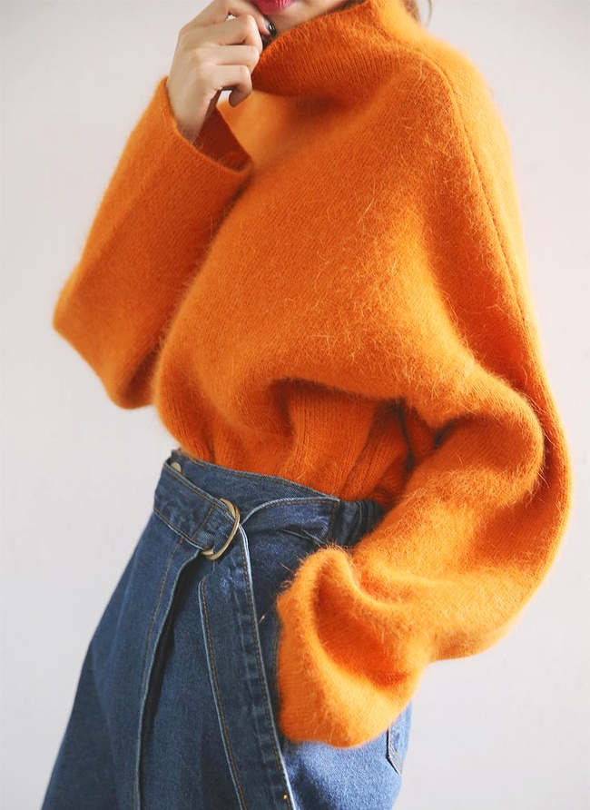 Pull orange oversize + jean large taille haute = le bon mix