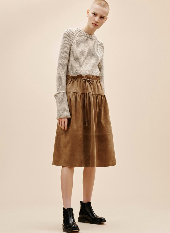 Oui au jupon en cuir, bien plus subtil que la mini-jupe !