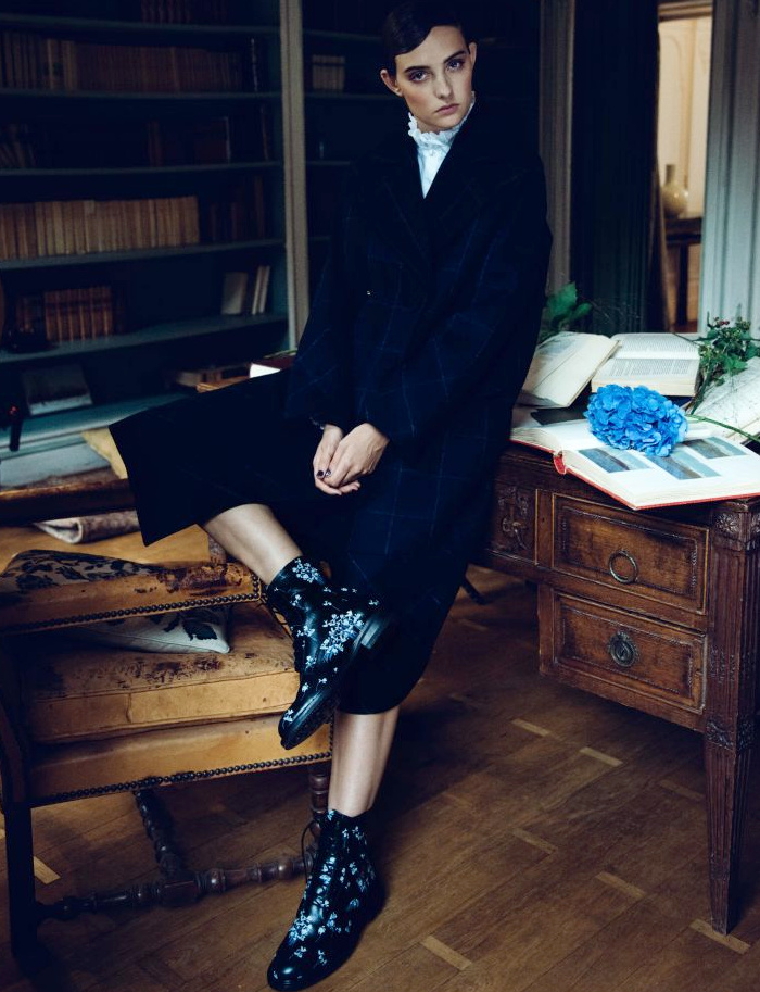 M�lant manteau boyish et blouse victorienne, ce look Erdem x H&M a tout bon !