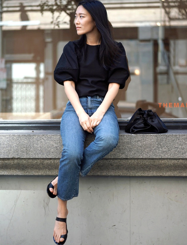 Rien de tel que quelques pi�ces carbones minimalistes chics pour accompagner un simple jean