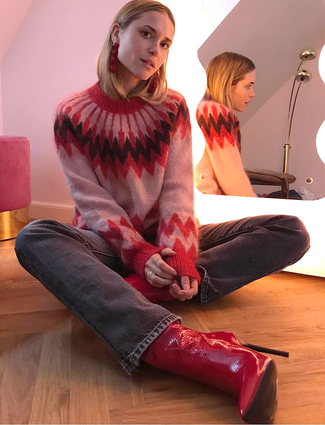 Oui au petit pull de montagne port� en mode urbain sexy !