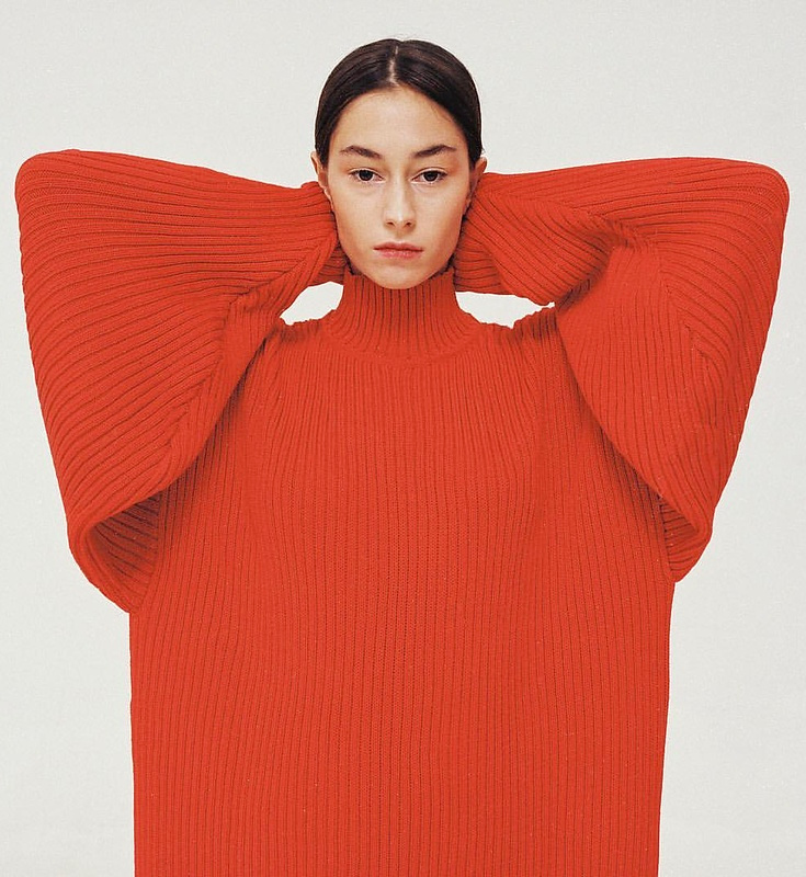 Wanted : un immense pull-over rouge