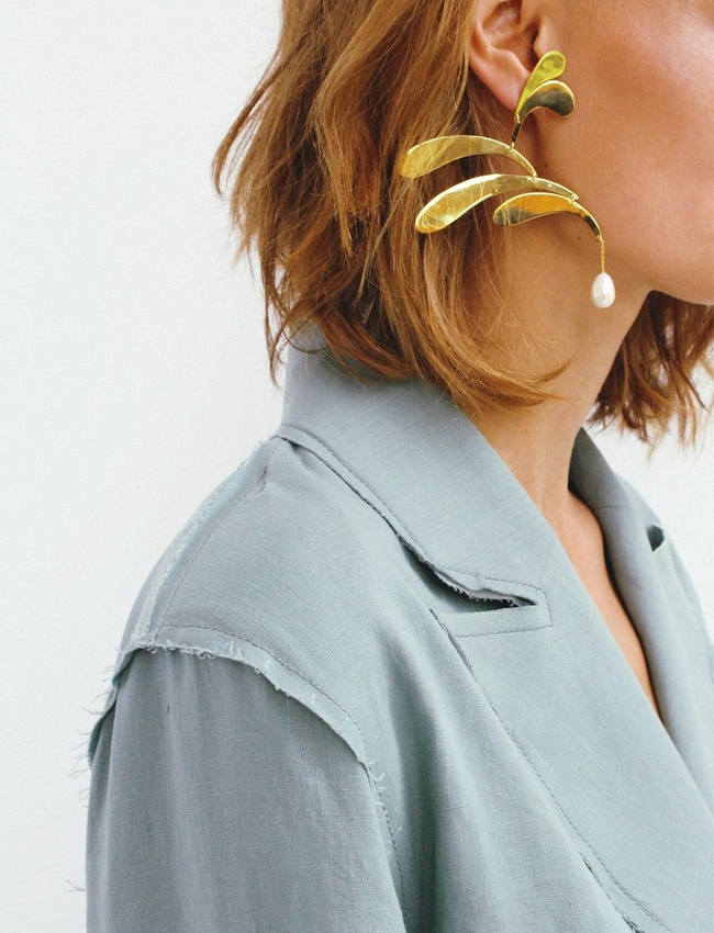 Oui aux boucles d'oreilles aux allures de mobile chic !