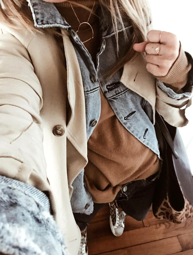 Cet automne, on pense � prolonger la vie de nos trenchs en y glissant une veste en jean