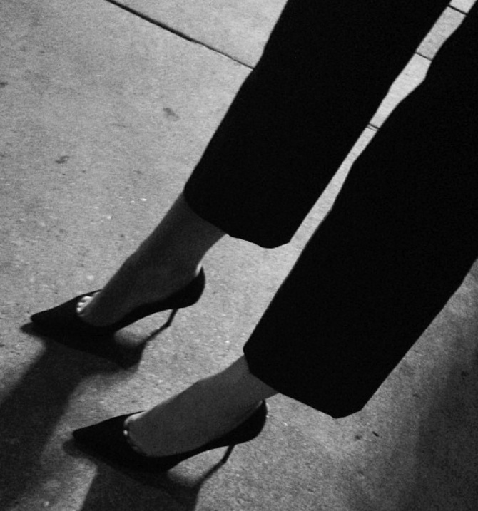 Talons aiguilles + pantalon de smoking 7/8 = le bon mix