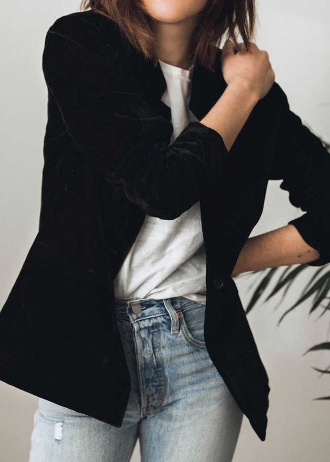 Rien de tel qu'une veste sortant l�g�rement de l'ordinaire pour r�veiller le duo tee-shirt blanc/vieux jean