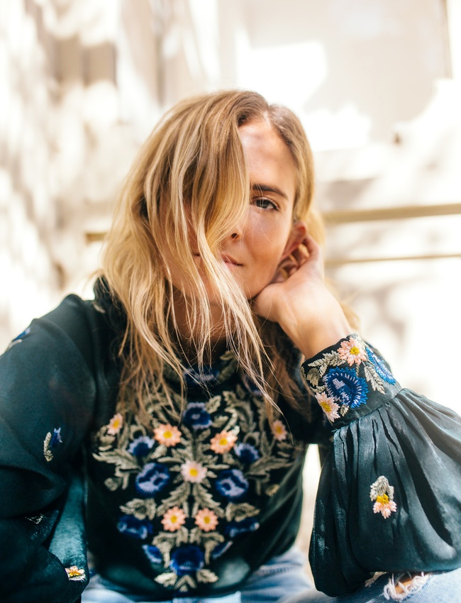 Bouder le blanc permet � la blouse folk de sortir du clich�