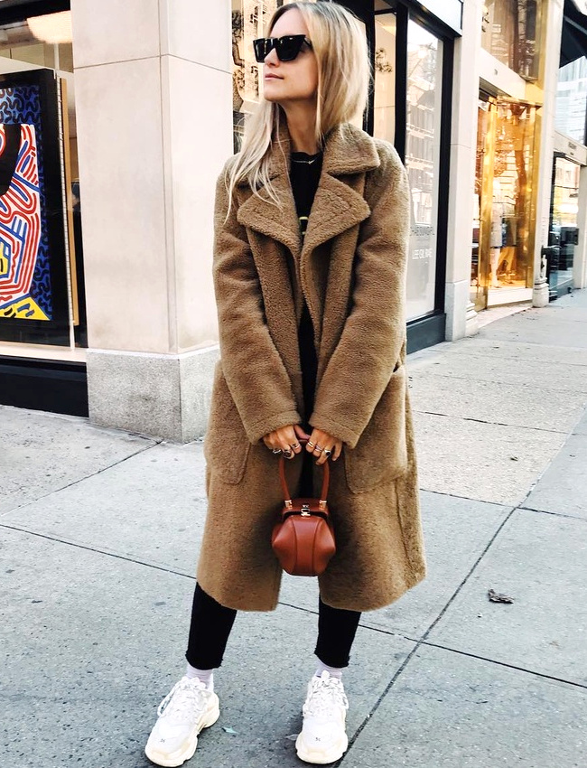 Pour ou contre les baskets blanches plus sportswear que streetwear ?