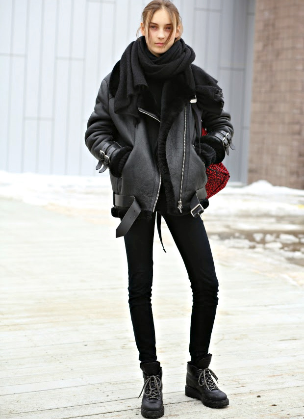 Le total look noir fonctionne aussi en mode grand froid !