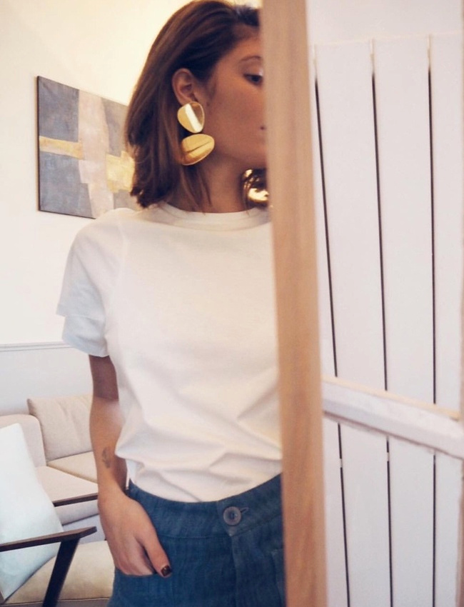 Pour les f�tes, une maxi paire de boucles d'oreilles nous permettra de faire simple sur le reste du look