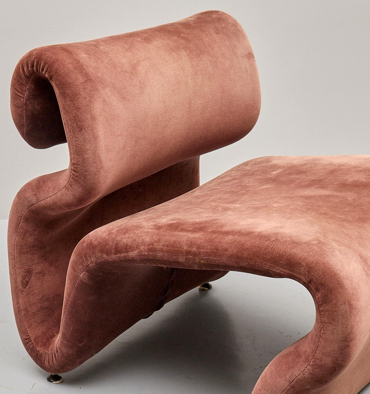 Cette chaise Jan Ekselius a beau dater de 1970, elle n'a pas perdu une once de sa force gourmande...