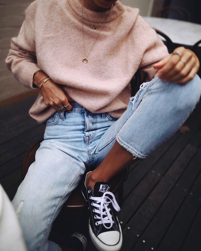 Le pull-over rose p�le, l'indispensable friandise hivernale !