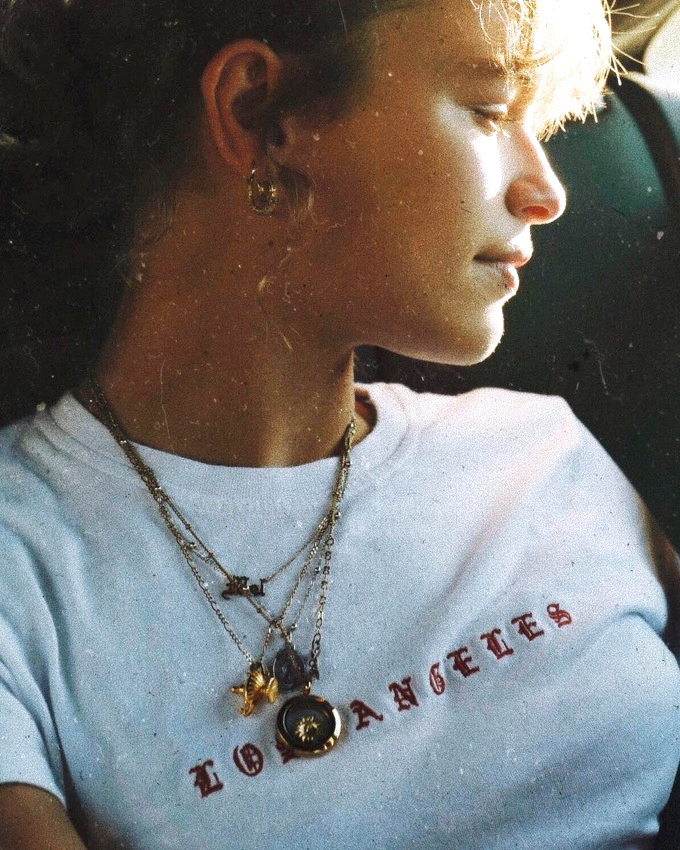 On ne se lasse pas de l'accumulation de m�dailles et autres pendentifs !