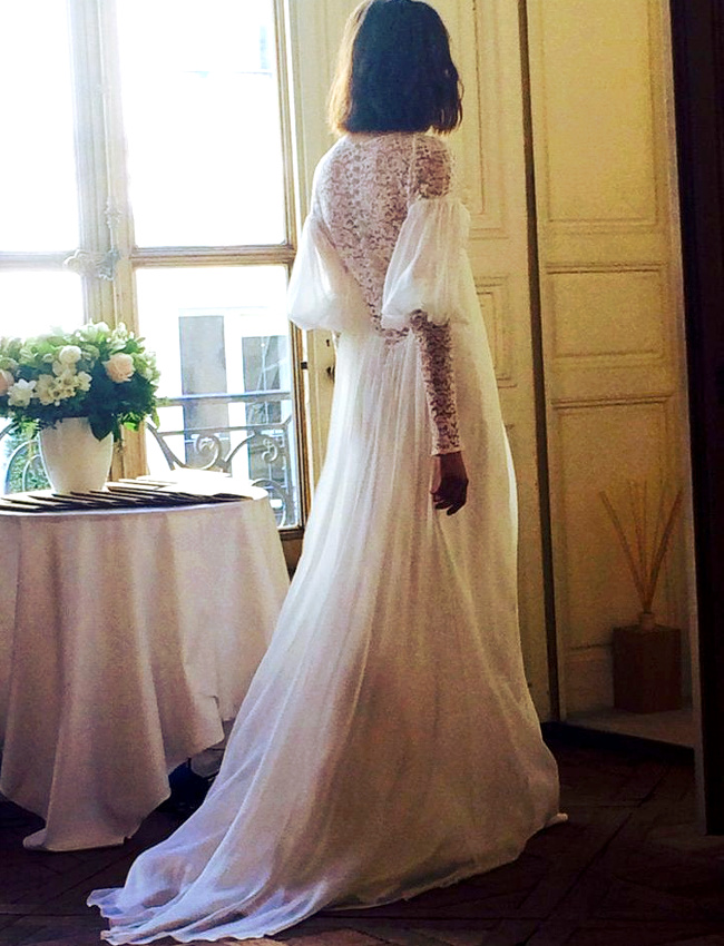 Difficile de trouver une robe de mari�e plus po�tique...