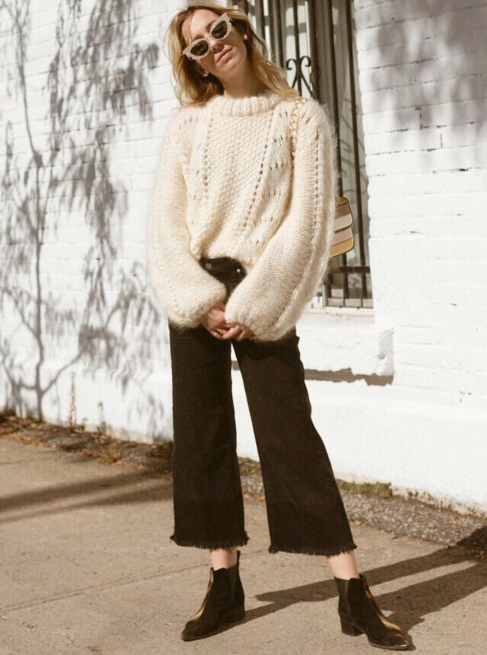 Pull volumineux mais l�ger + lunettes funky + jean 7/8 = le bon mix