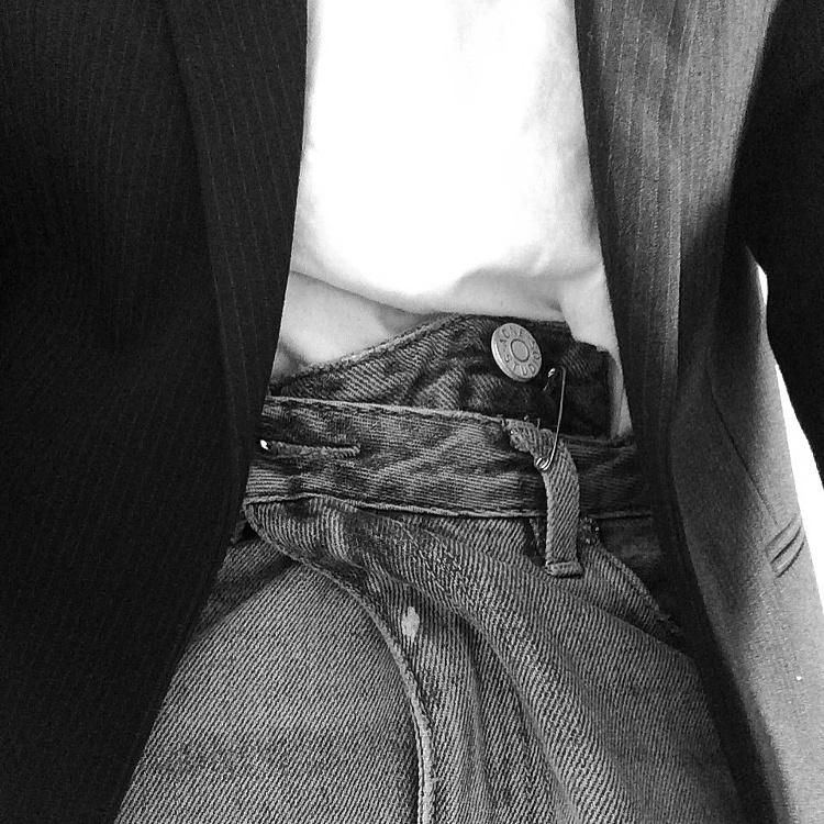 Le jean trop grand, ou comment r�inventer le jean taille haute en mode DIY