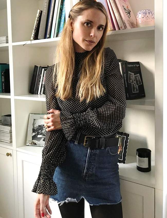 Blouse � pois + mini jupe en jean = le bon mix