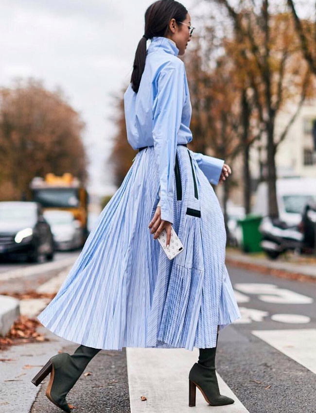 M�lant bleu ciel et longueur pliss�e, cette robe chemise a tout bon !