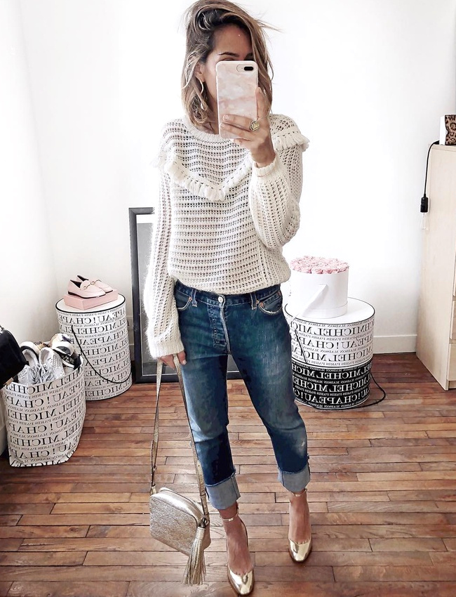 Pour les f�tes, un jean, un pull � volants, une touche de dor� et le tour est jou� !