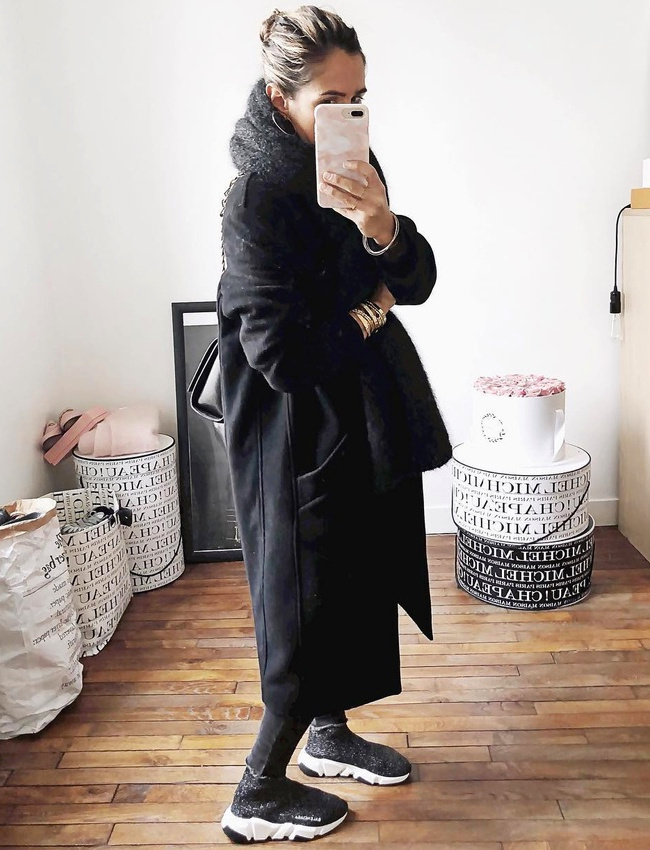 Rien de tel qu'une paire de baskets du futur pour twister un look cosy citadin !