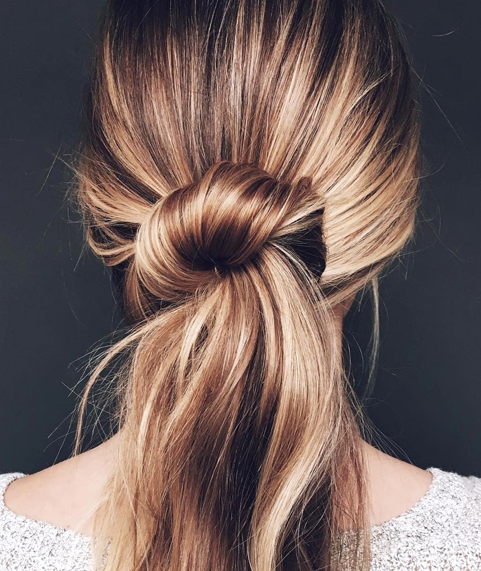 Le noeud de cheveux : la fusion r�ussie entre le chignon et la queue de cheval !