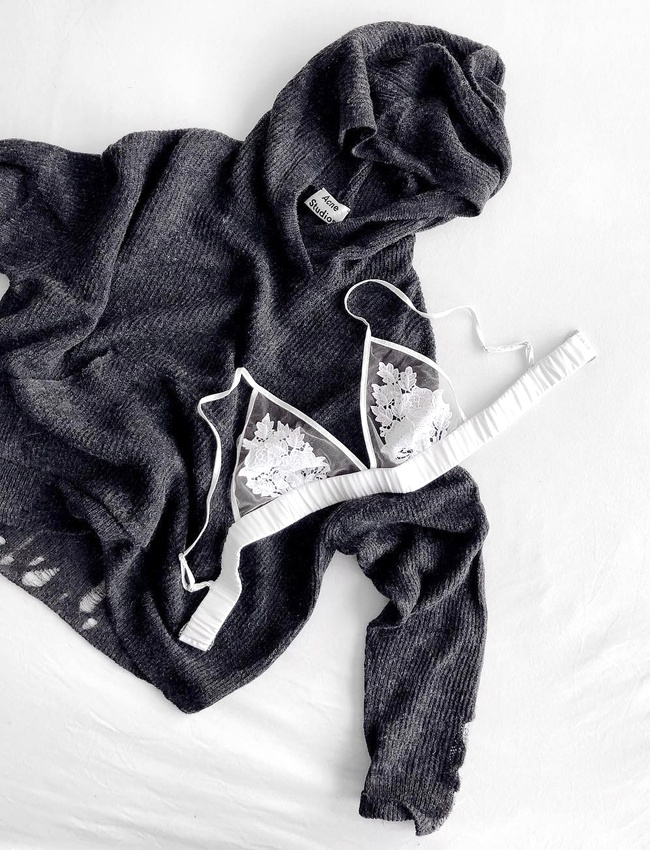 Pull-over cosy unisexe + lingerie d�licate = le bon mix