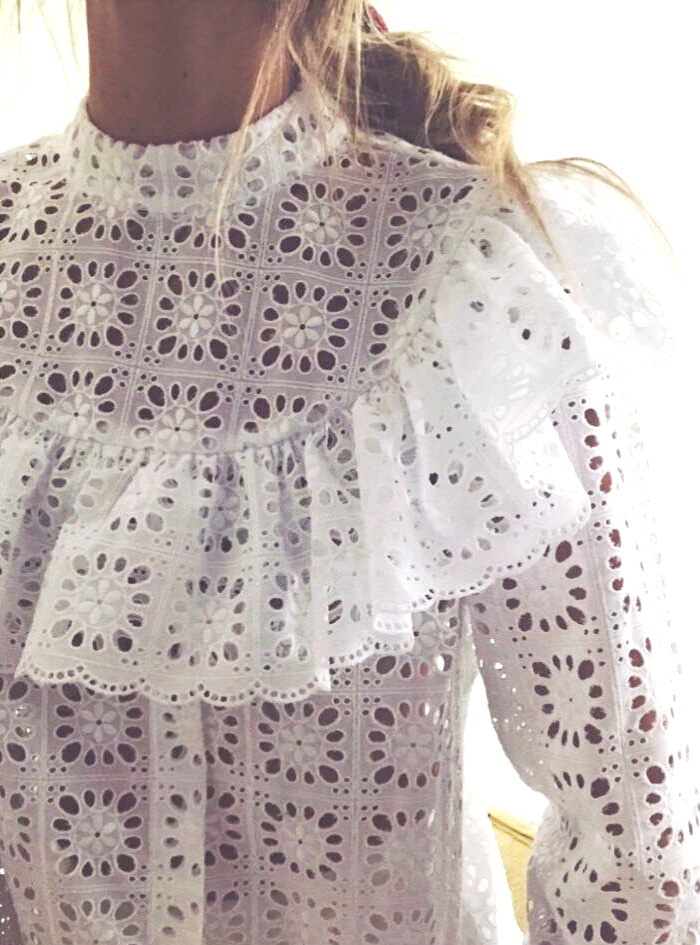 Wanted : une blouse ultra coquette � porter avec du cuir ou du jean