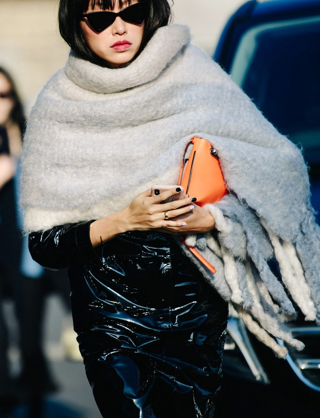 Wanted : une paire de lunettes de soleil donnant des airs de super hero�ne intersid�rale !