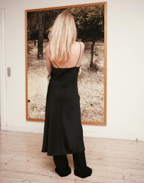 Et si le duo pantalon/longue robe d�nud�e devenait un classique ?