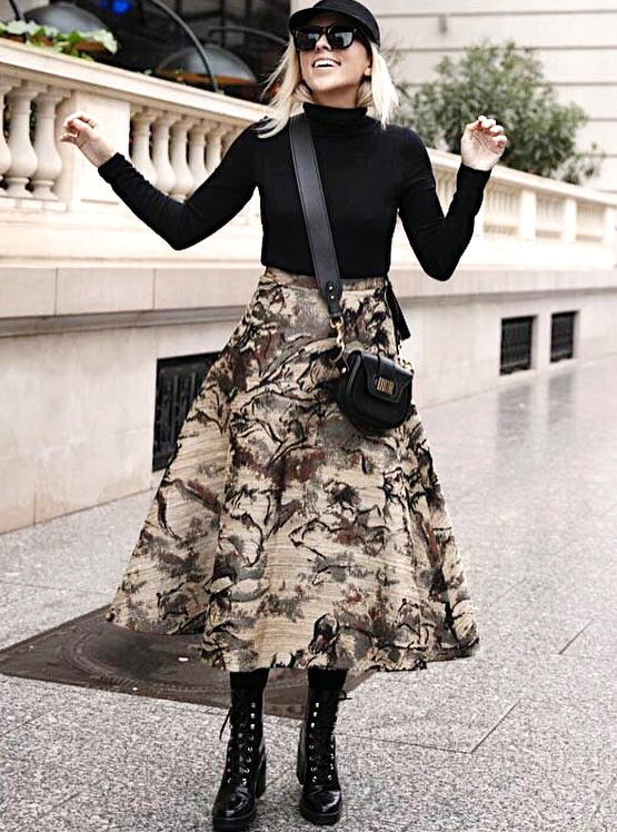 Ample jupe sophistiqu�e + boots noires + sous-pull carbone = le bon mix