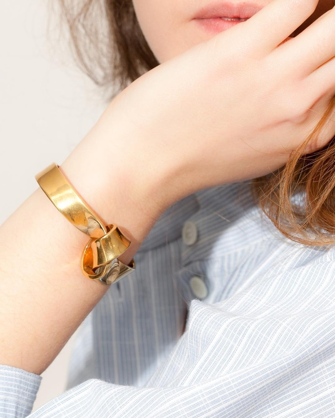 Oui au ruban d'or nou� !