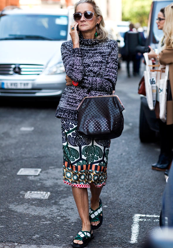 Oui au mix imprim� exotique/pull cosy !