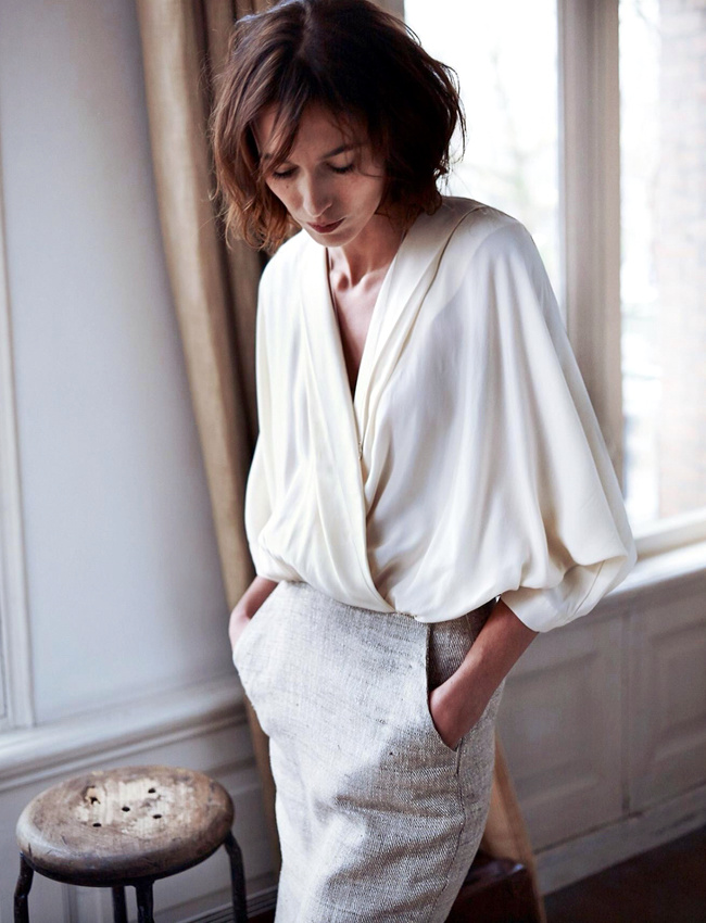 Oui au mix entre la svrit d'une jupe droite et la fluidit glamour d'une blouse !