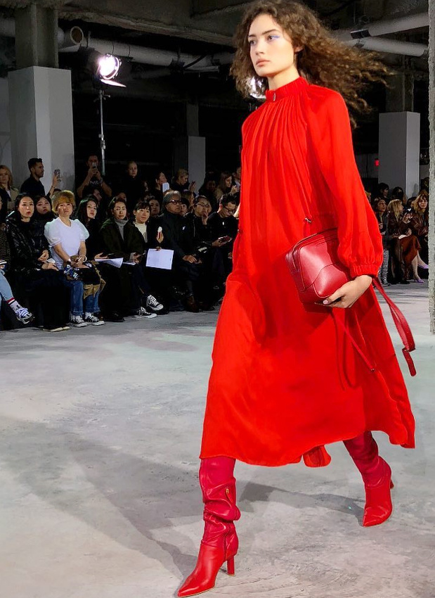 Pour ou contre le total look rouge ?