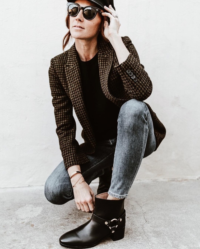 A l'�re des blazers oversizes, un mod�le l�g�rement cintr� appara�t d�licieusement exotique