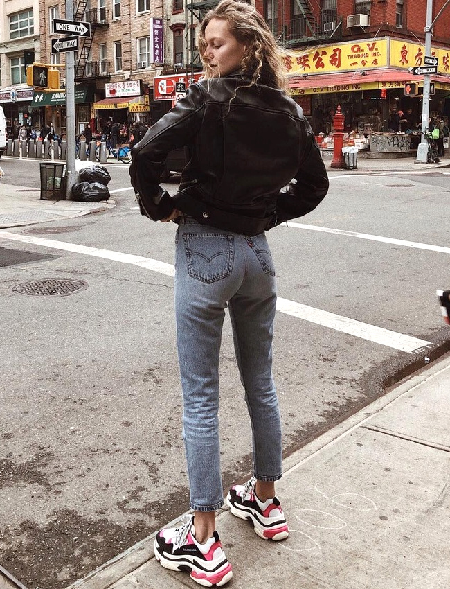 Les baskets Balenciaga ou comment garder les pieds bien ancr�s sur terre...